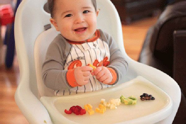 Kiến thức ăn dặm cho bé 5 tháng tuổi: Những bí quyết và lưu ý cần biết