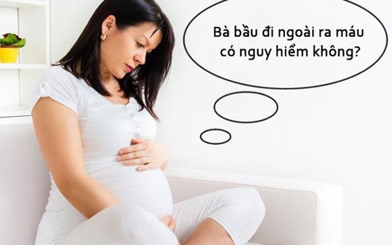 Bầu đi vệ sinh nặng ra máu - Nguyên nhân và biện pháp khắc phục