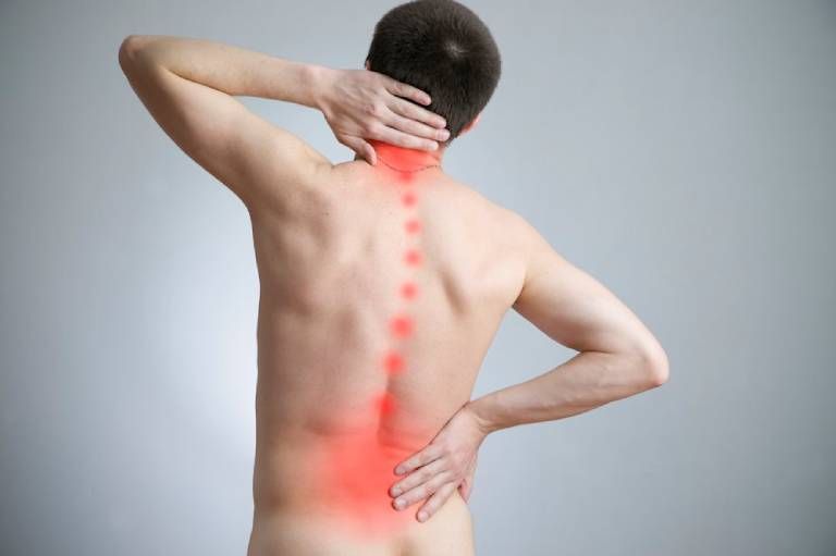 Tìm hiểu về nguyên nhân và cách điều trị đau dọc sống lưng