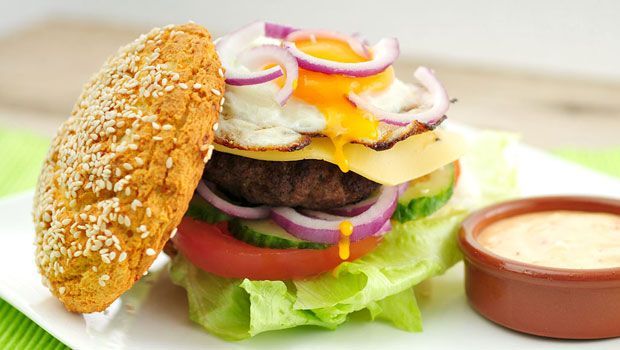 Tìm hiểu về hamburger ức gà ngon và lạ mắt