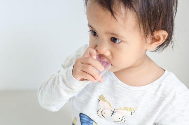 Trẻ bị hắt hơi sổ mũi uống thuốc gì? Tìm hiểu ngay để chăm sóc sức khỏe cho bé!